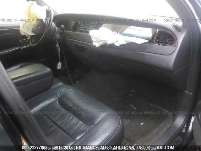 1LNHM81W3YY794302 - 2000 LINCOLN TOWN CAR EXECUTIVE BLACK photo 5