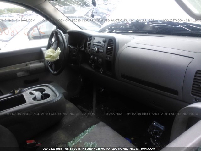 1GCEC14X67Z610145 - 2007 CHEVROLET SILVERADO C1500 CLASSIC WHITE photo 5