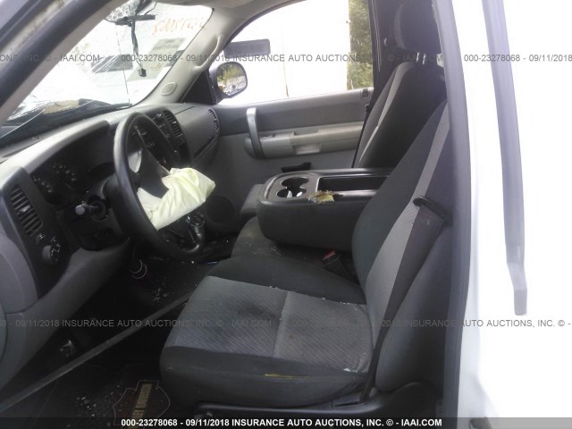 1GCEC14X67Z610145 - 2007 CHEVROLET SILVERADO C1500 CLASSIC WHITE photo 8