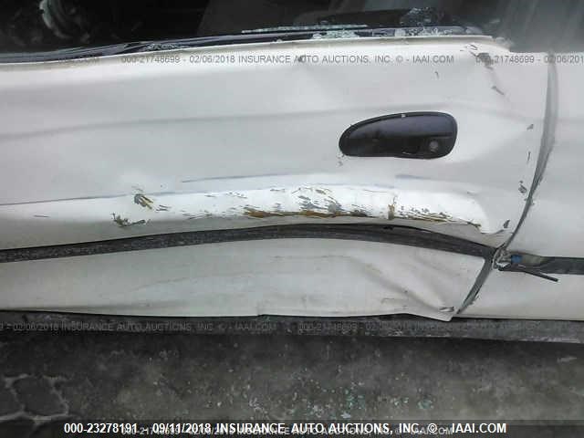 1HGEJ6224TL055656 - 1996 HONDA CIVIC DX WHITE photo 6