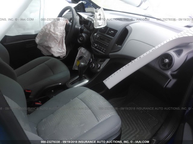 1G1JA5SH8D4257190 - 2013 CHEVROLET SONIC LS BLUE photo 5