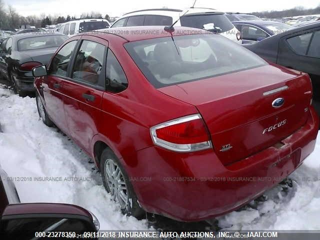 1FAHP35NX8W202122 - 2008 FORD FOCUS SE/SEL/SES RED photo 3