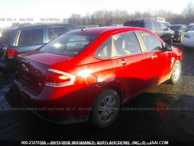 1FAHP35NX8W202122 - 2008 FORD FOCUS SE/SEL/SES RED photo 4