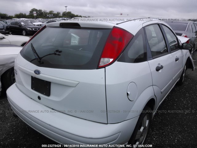 1FAFP37N17W321843 - 2007 FORD FOCUS ZX5/S/SE/SES 白色 照片 4
