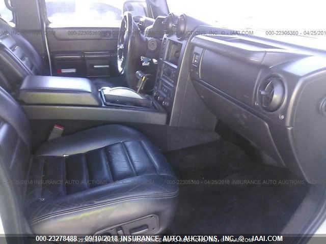 5GRGN22U15H113703 - 2005 HUMMER H2 SUT WHITE photo 5