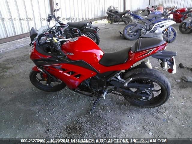 JKAEX8A10GDA28212 - 2016 KAWASAKI EX300 A RED photo 3