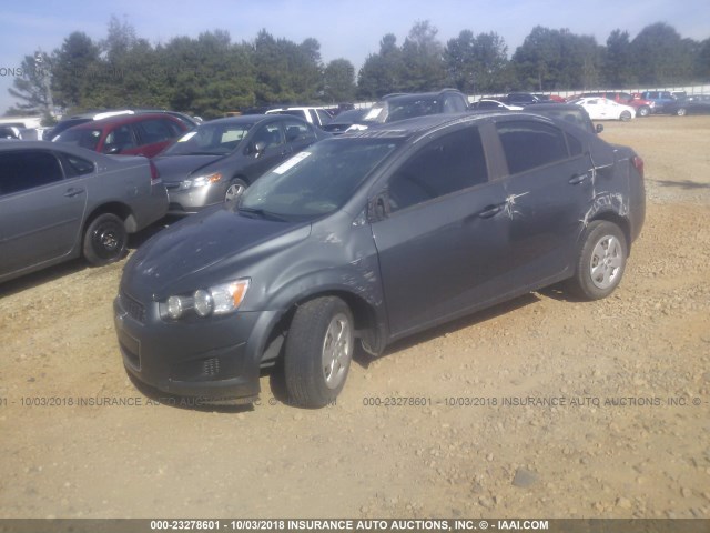 1G1JB5SH2D4242603 - 2013 CHEVROLET SONIC LS 灰色 照片 2
