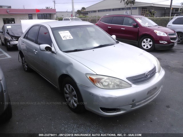 JTDBE32K720115157 - 2002 TOYOTA CAMRY LE/XLE/SE Күміс фото 1