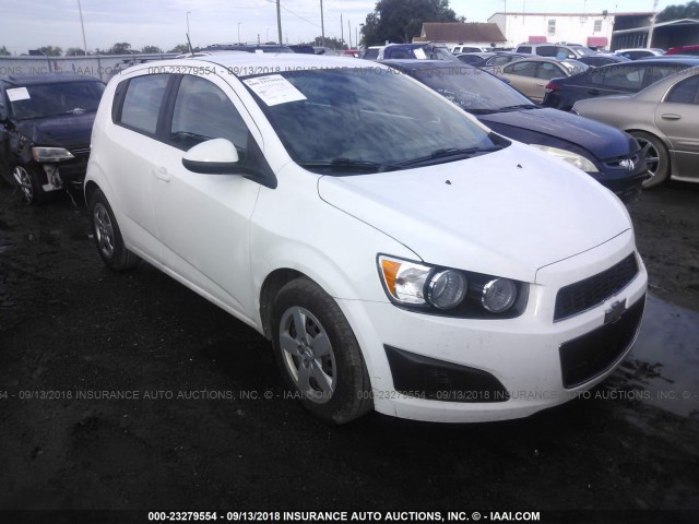 1G1JA6SH3F4172413 - 2015 CHEVROLET SONIC LS 白色 照片 1
