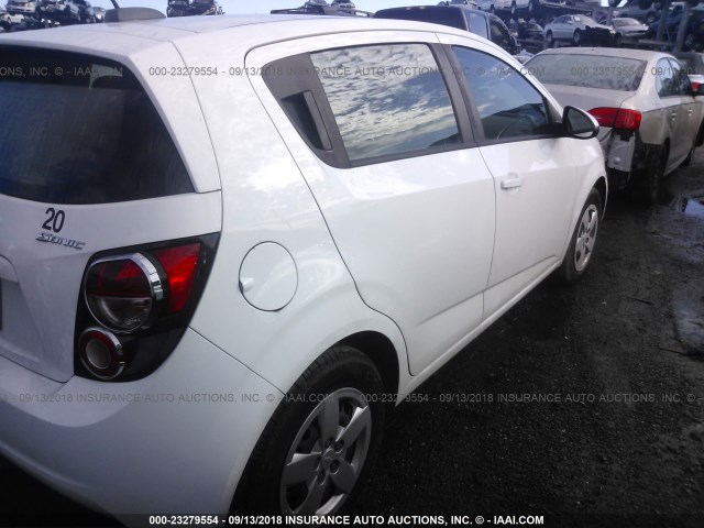 1G1JA6SH3F4172413 - 2015 CHEVROLET SONIC LS 白色 照片 4