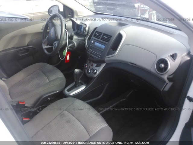 1G1JA6SH3F4172413 - 2015 CHEVROLET SONIC LS 白色 照片 5