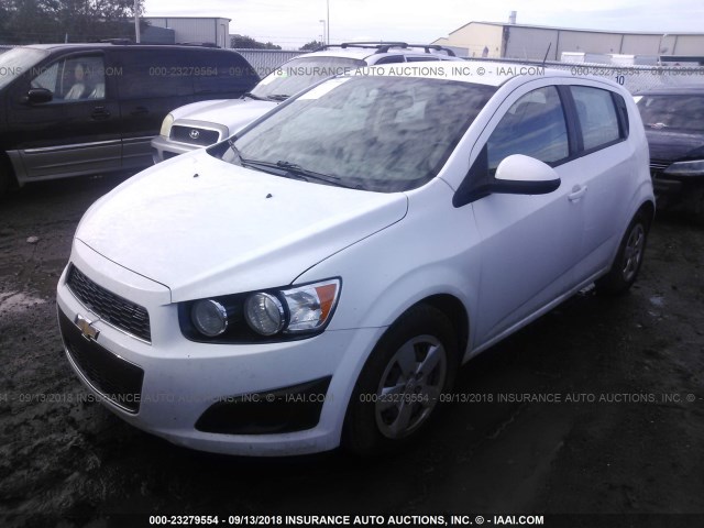1G1JA6SH3F4172413 - 2015 CHEVROLET SONIC LS 白色 照片 6