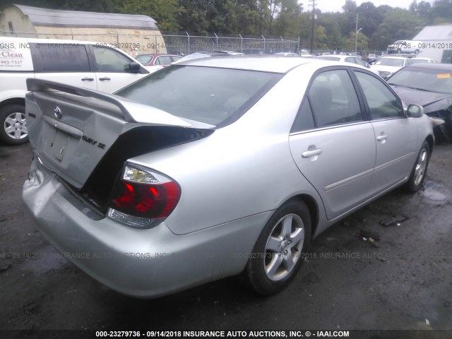 4T1BE32K25U609483 - 2005 TOYOTA CAMRY LE/XLE/SE Күміс фото 4