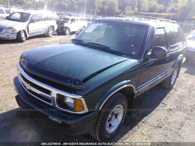 1GNCS18WXTK211163 - 1996 CHEVROLET BLAZER GREEN photo 2