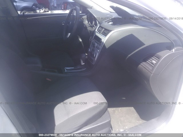 1G1ZC5EU9CF110773 - 2012 CHEVROLET MALIBU 1LT WHITE photo 5