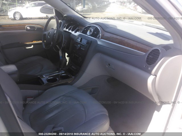 5GALRBED5AJ179613 - 2010 BUICK ENCLAVE CXL თეთრი ფოტო 5