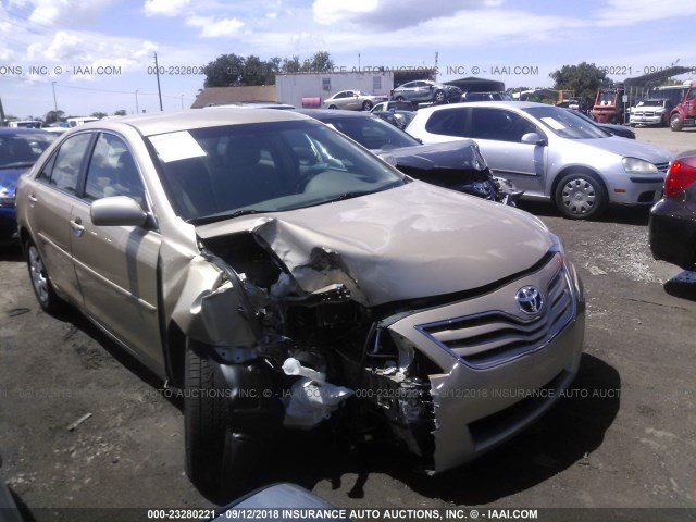 4T1BF3EK2BU672300 - 2011 TOYOTA CAMRY SE/LE/XLE 金色 照片 1