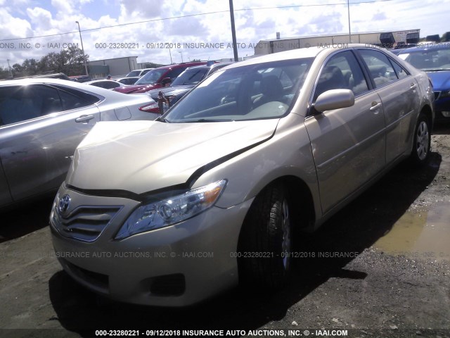4T1BF3EK2BU672300 - 2011 TOYOTA CAMRY SE/LE/XLE 金色 照片 2