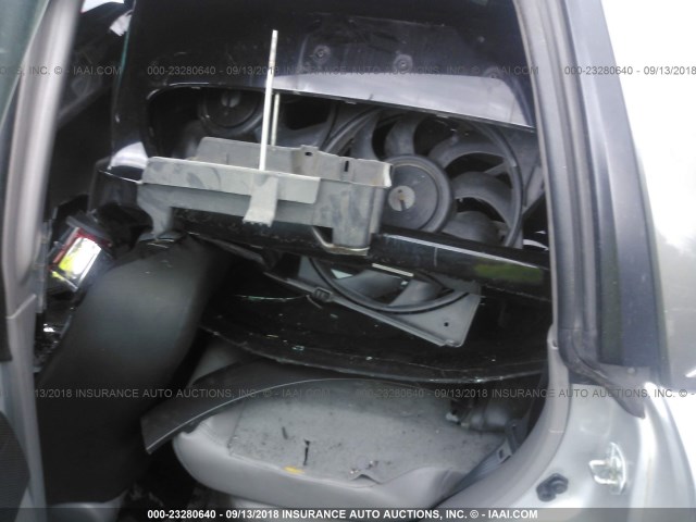 JF1SG65664H767577 - 2004 SUBARU FORESTER 2.5XS Argent photo 8