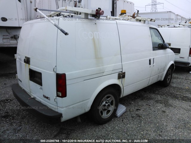 1GTDM19X45B505529 - 2005 GMC SAFARI XT WHITE photo 4