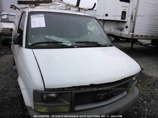 1GTDM19X45B505529 - 2005 GMC SAFARI XT WHITE photo 6