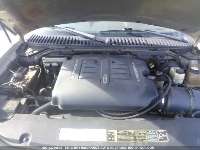 5LMFU27R44LJ30245 - 2004 LINCOLN NAVIGATOR Braun Foto 10