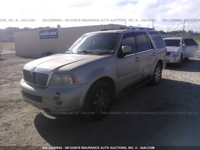5LMFU27R44LJ30245 - 2004 LINCOLN NAVIGATOR Braun Foto 2