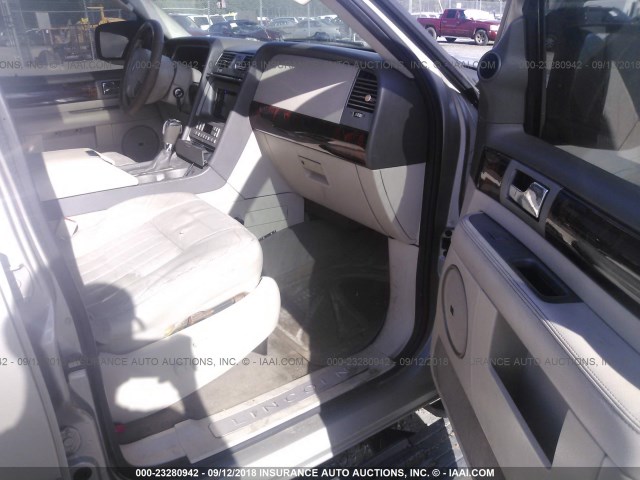 5LMFU27R44LJ30245 - 2004 LINCOLN NAVIGATOR Braun Foto 5