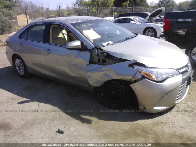 4T4BF1FK0FR484616 - 2015 TOYOTA CAMRY LE/XLE/SE/XSE SILVER photo 1