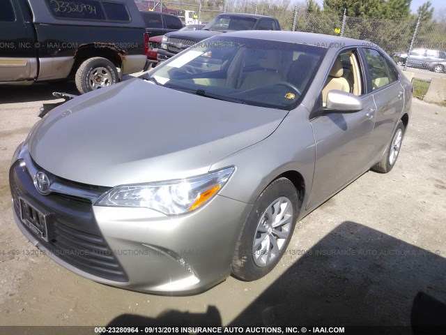 4T4BF1FK0FR484616 - 2015 TOYOTA CAMRY LE/XLE/SE/XSE 银色 照片 2
