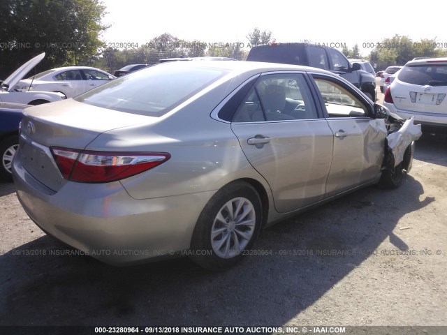 4T4BF1FK0FR484616 - 2015 TOYOTA CAMRY LE/XLE/SE/XSE SILVER photo 4