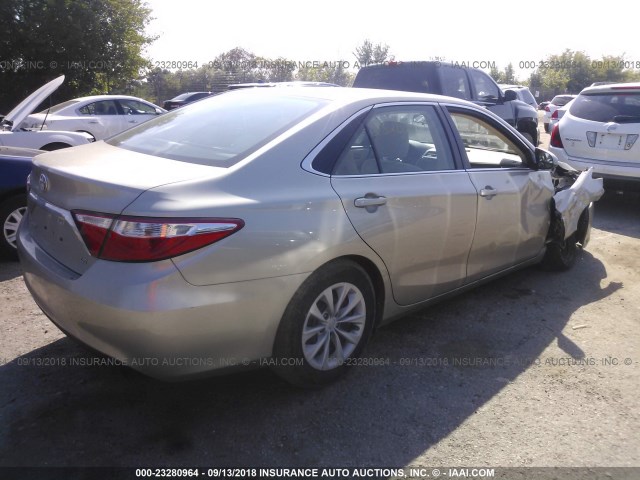 4T4BF1FK0FR484616 - 2015 TOYOTA CAMRY LE/XLE/SE/XSE 银色 照片 4