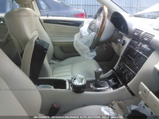 WDBRF92H57F883869 - 2007 MERCEDES-BENZ C 280 4MATIC Biały zdjęcie 5
