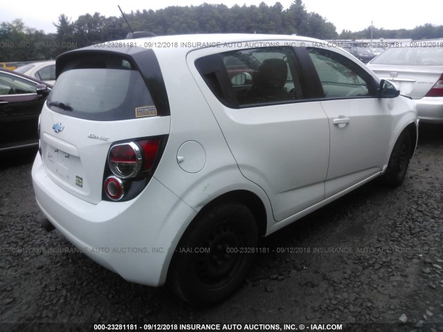1G1JA6SHXF4131521 - 2015 CHEVROLET SONIC LS WHITE photo 4