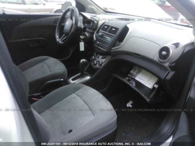1G1JA6SHXF4131521 - 2015 CHEVROLET SONIC LS WHITE photo 5