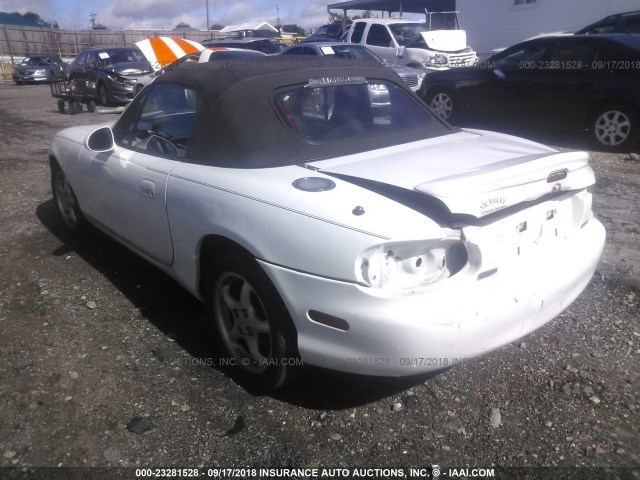 JM1NB353420232379 - 2002 MAZDA MX-5 MIATA LS WHITE photo 3