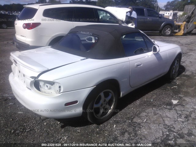 JM1NB353420232379 - 2002 MAZDA MX-5 MIATA LS WHITE photo 4