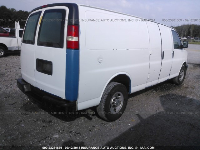 1GCZGUCA3B1182711 - 2011 CHEVROLET EXPRESS G3500  WHITE photo 4