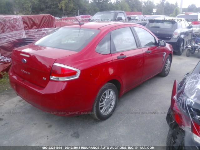 1FAHP35N28W286842 - 2008 FORD FOCUS SE/SEL/SES RED photo 4