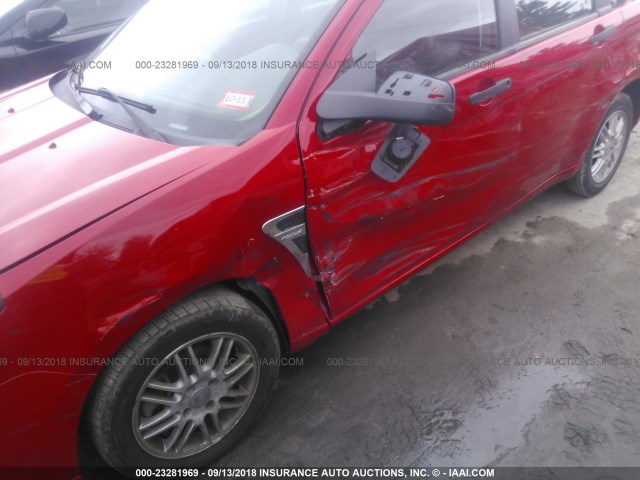 1FAHP35N28W286842 - 2008 FORD FOCUS SE/SEL/SES RED photo 6