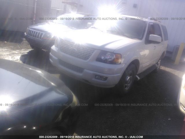 1FMFU19505LA91789 - 2005 FORD EXPEDITION LIMITED WHITE photo 2