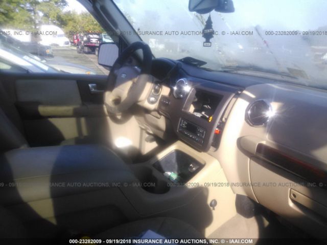 1FMFU19505LA91789 - 2005 FORD EXPEDITION LIMITED WHITE photo 5