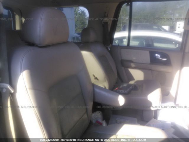 1FMFU19505LA91789 - 2005 FORD EXPEDITION LIMITED WHITE photo 8