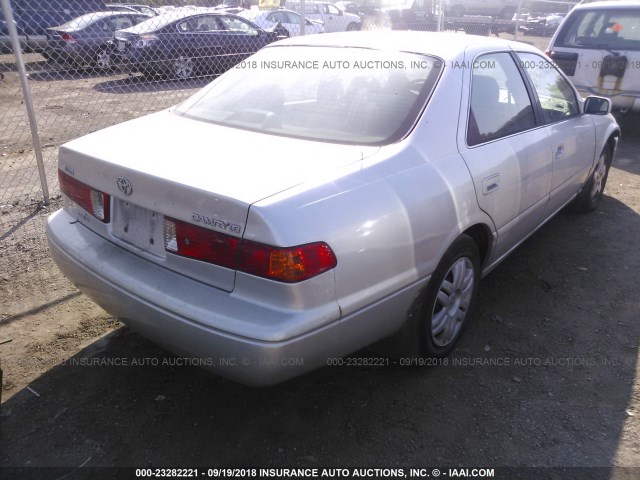 4T1BG22K41U846555 - 2001 TOYOTA CAMRY CE/LE/XLE 银色 照片 4