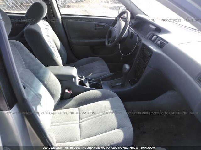 4T1BG22K41U846555 - 2001 TOYOTA CAMRY CE/LE/XLE 银色 照片 5