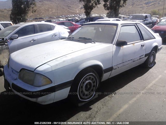 1FABP41A7KF260419 - 1989 FORD MUSTANG LX WHITE photo 2