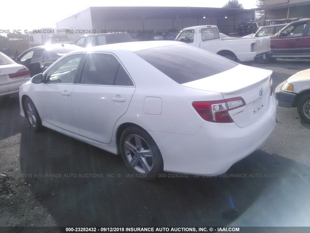 4T1BF1FK7EU828094 - 2014 TOYOTA CAMRY L/SE/LE/XLE Ağ foto 3