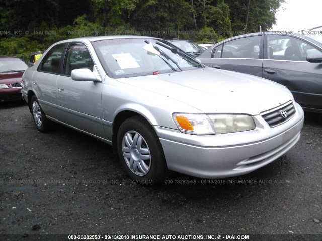 4T1BG22K4YU671041 - 2000 TOYOTA CAMRY CE/LE/XLE 银色 照片 1