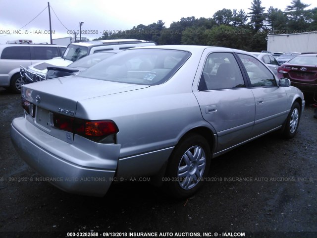 4T1BG22K4YU671041 - 2000 TOYOTA CAMRY CE/LE/XLE 银色 照片 4