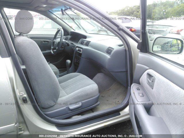 4T1BG22K4YU671041 - 2000 TOYOTA CAMRY CE/LE/XLE 银色 照片 5